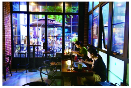 深夜咖啡馆给夜生活增添一分悠闲和温馨